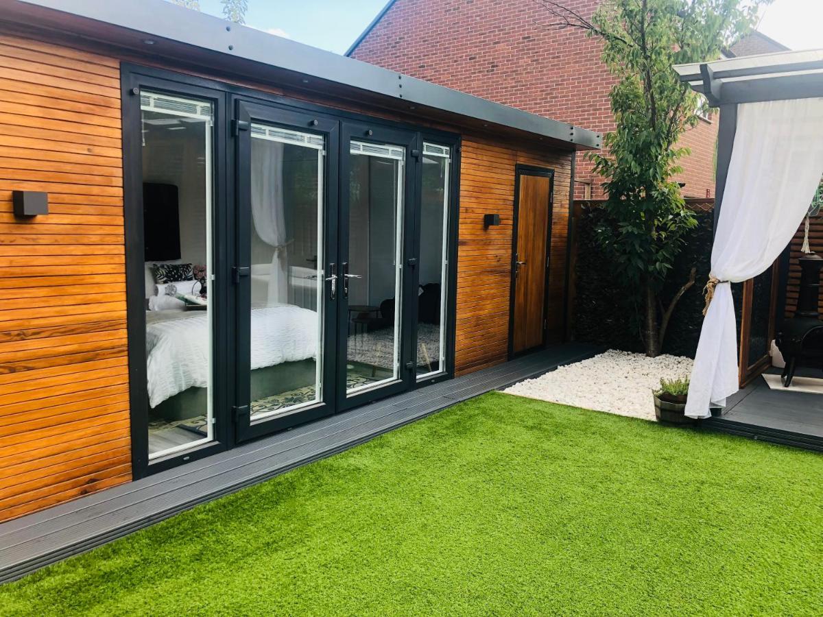 Meezee Pearl Double Bed Lodge With Free Parking Salford  Buitenkant foto