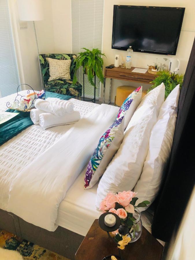 Meezee Pearl Double Bed Lodge With Free Parking Salford  Buitenkant foto
