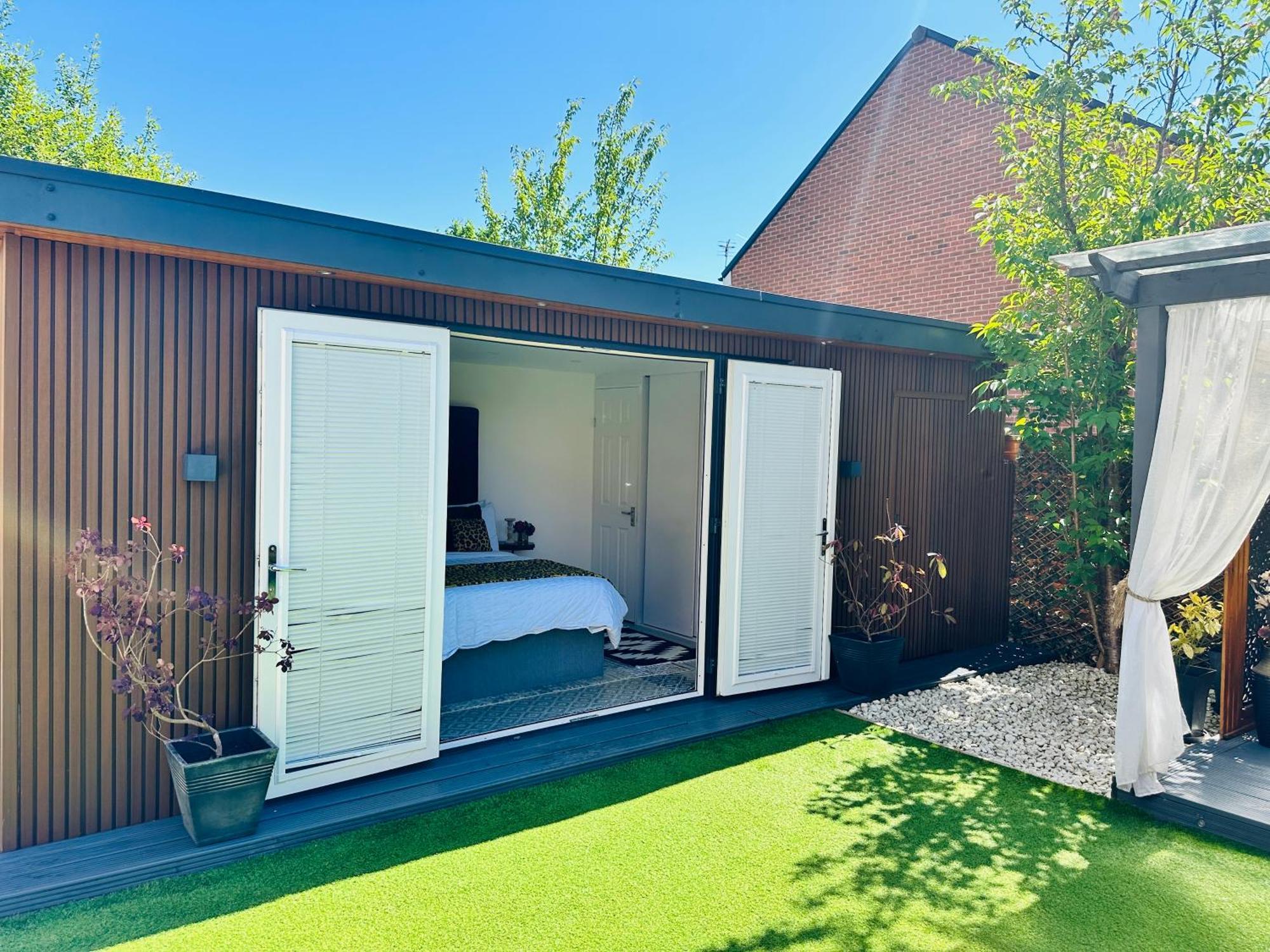 Meezee Pearl Double Bed Lodge With Free Parking Salford  Buitenkant foto